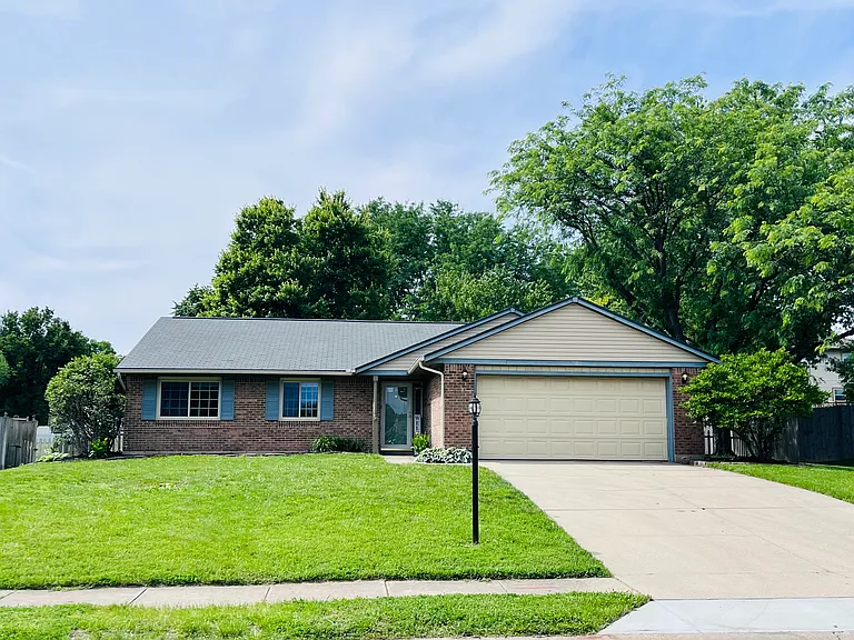 240 Bayberry Dr — Photo 1