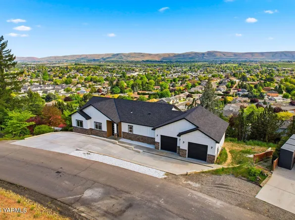 7920 Englewood Crest Dr, Yakima, WA 98908