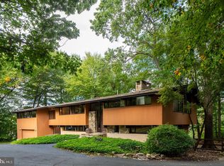 1060 Jaine Ln, Chester Springs, PA 19425