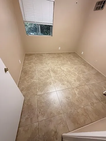 251 S Ventura Rd — Photo 7