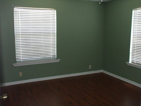 5th image of 715 Katherine Dr
