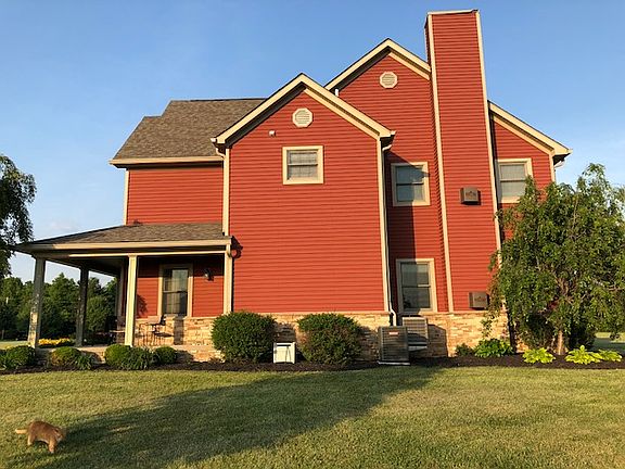 Side view / entry to office
