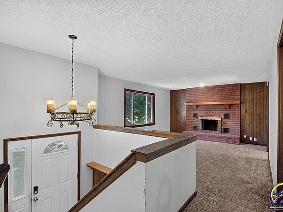 2nd image of 672 High View Rd