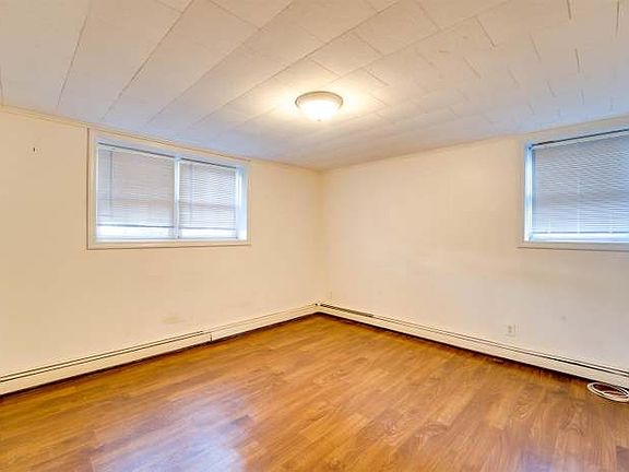 3rd image of 84 Lincoln St Floor 1