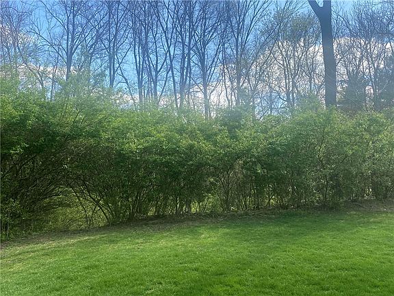 4th image of 1065 Stewart Rd