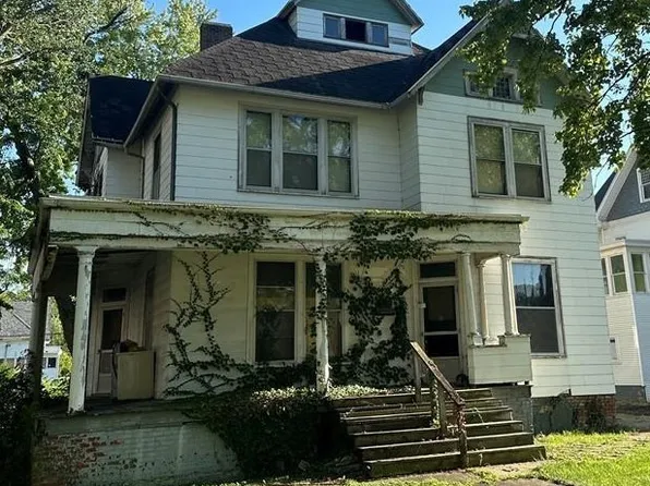 312 W Madison St, Paris, IL 61944