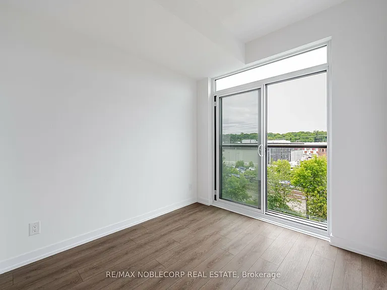 500 Dupont St #409 — Photo 13