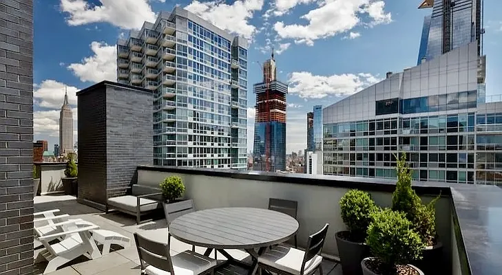 Rented by Greystar | media 7