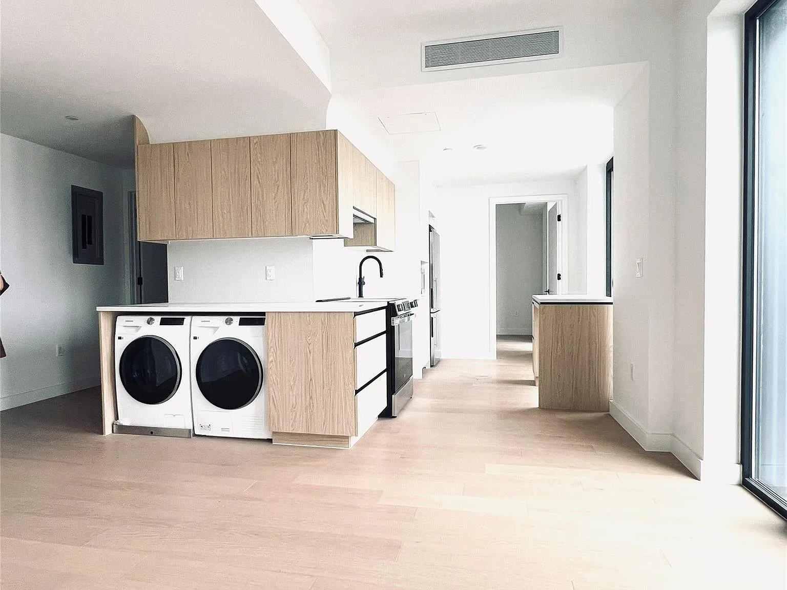 2 bed, 1.0 bath, 859 sqft, $3,300 — Photo 4