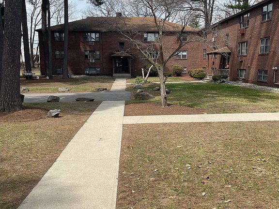 2nd image of 4 Brook Rd APT 8