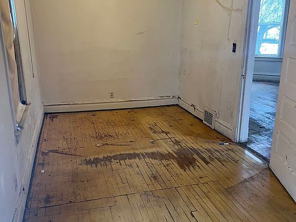 4th image of 1342 56th Ct