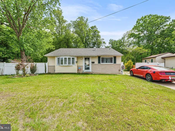 30 San Diego Dr, Magnolia, NJ 08049