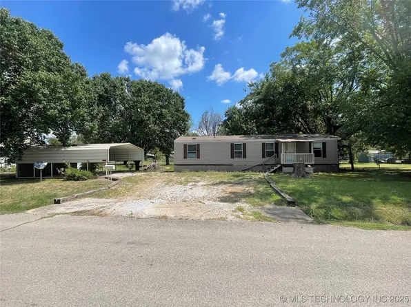 211 S Willow St, Nowata, OK 74048