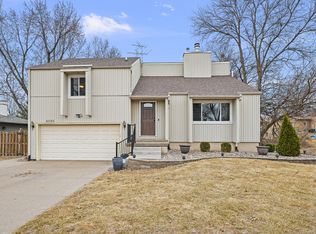 4590 Apple Valley Dr, Bettendorf, IA 52722
