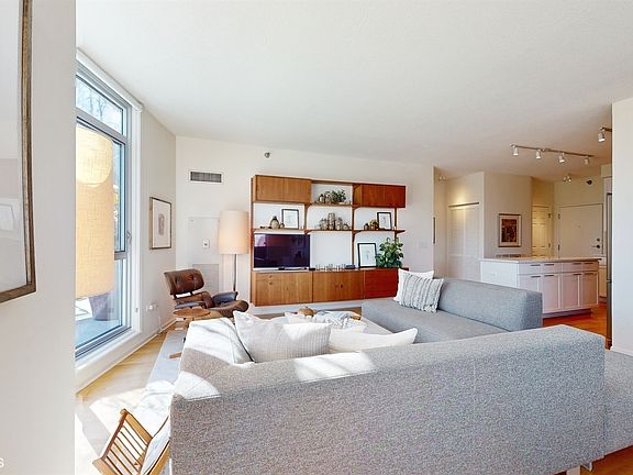 4th image of 1134 W Granville Ave #515