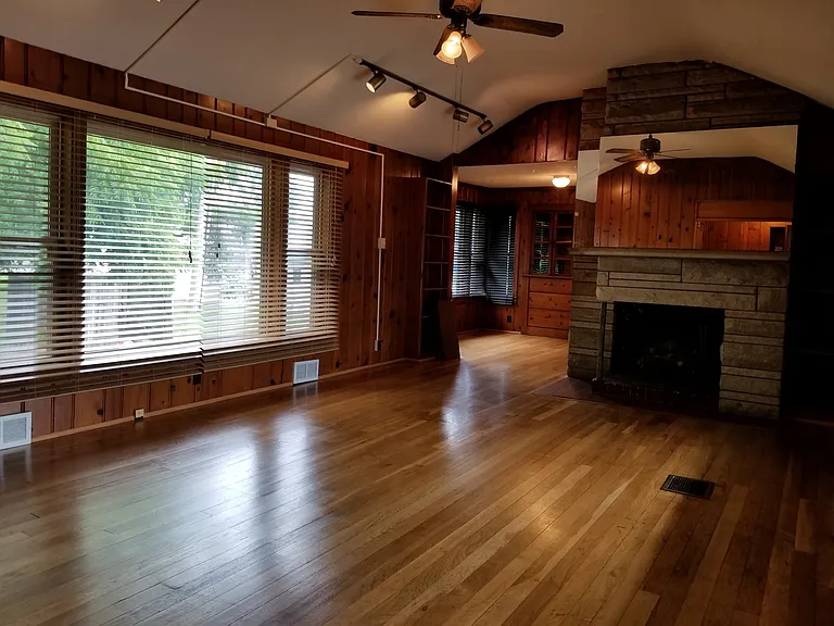 1217 N College Ave — Photo 2