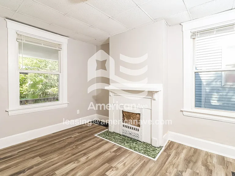 1325449_005_wm_-_living_room_13154533.jpg