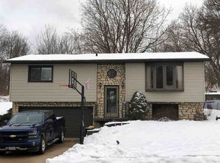 3649 Aerostar Dr, Dubuque, IA 52001