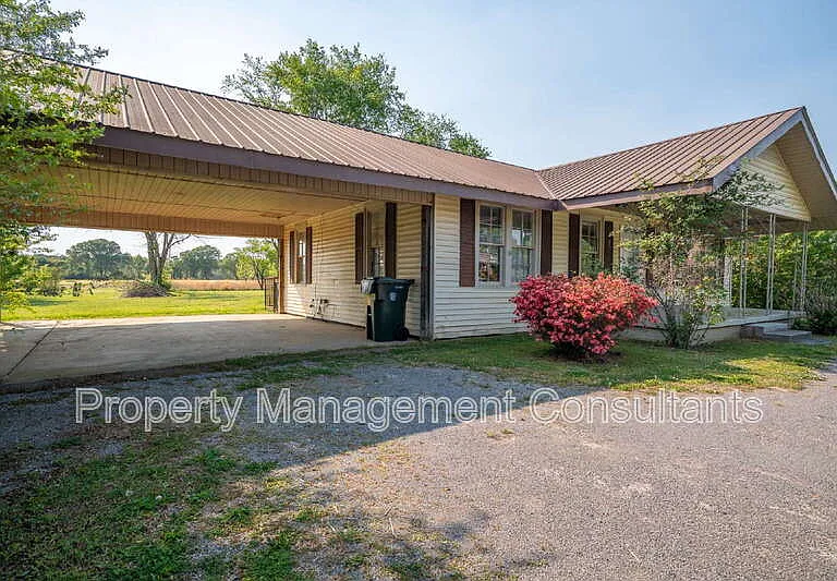 2208 Old Gurley Pike — Photo 1