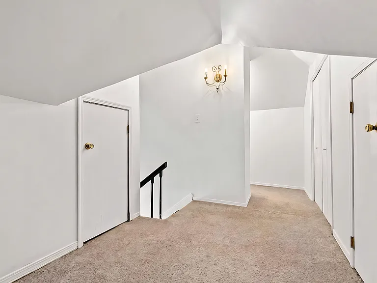 24 Houston St — Photo 15