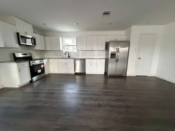 5616 Hollow Pines Dr, Houston, TX