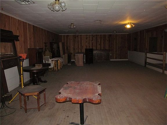 5th image of 219 E Main St