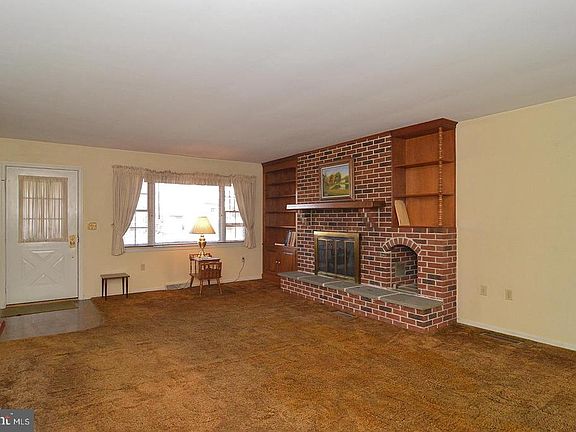 5th image of 40 E Wilson Ave