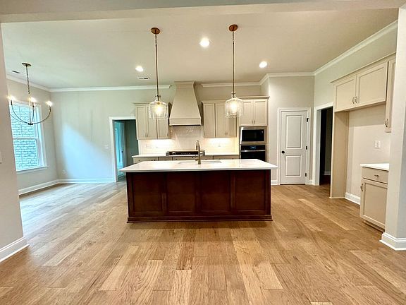 single level home with an upstairs bonus room