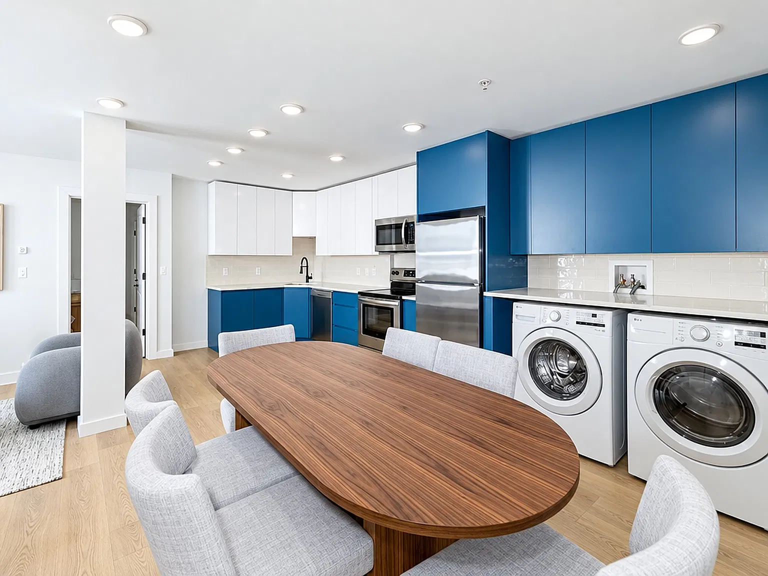 2 bed, 850 sqft, $2,850 — Photo 4