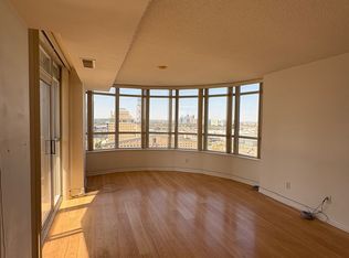 310 Burnhamthorpe Rd W #2102, Mississauga, ON L5B4P9