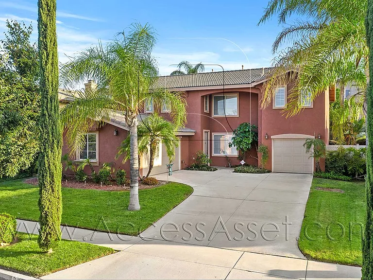 1358 Baldwin St — Photo 1