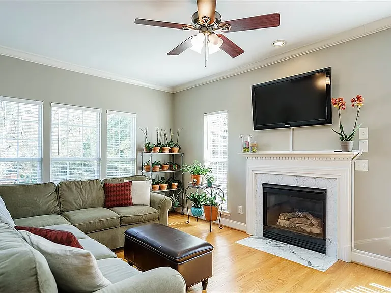 1217 Twelve Oaks Ln — Photo 2