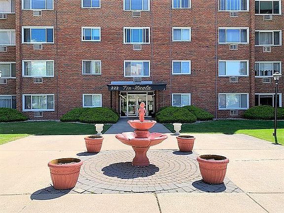 2nd image of 222 Madison St Unit 516