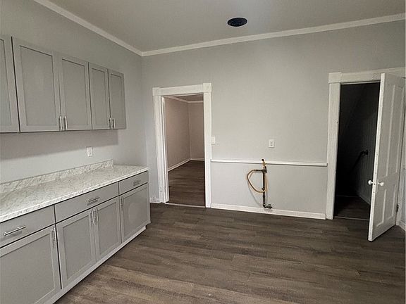 2nd image of 622-632 Lewis St #624