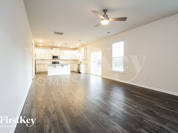 4th image of 1005 Mission Hill Ln