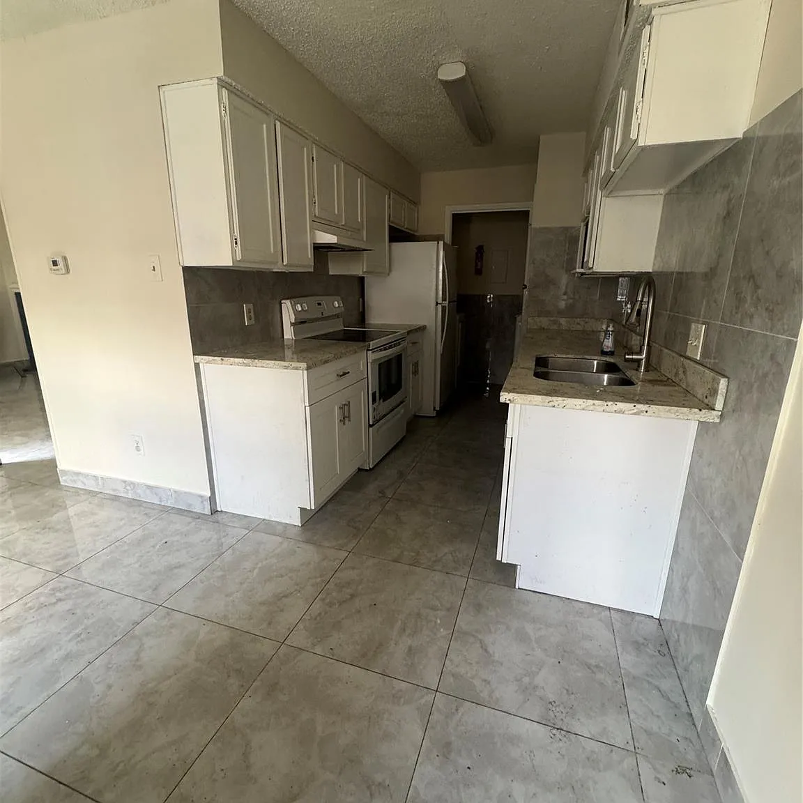 2 bed, 1.5 bath, 4372 sqft, $1,350 — Photo 3