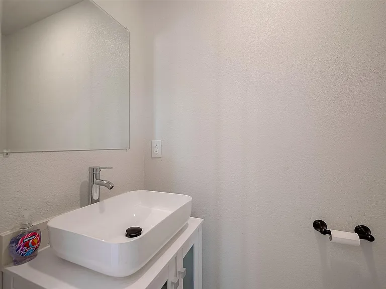 12055 Fairpoint Dr — Photo 39