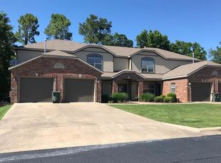 200 E Granada St APT 3, Fayetteville, AR 72703