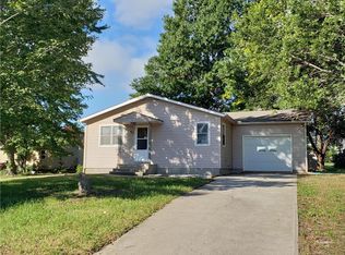 413 N Grant St, Garnett, KS 66032