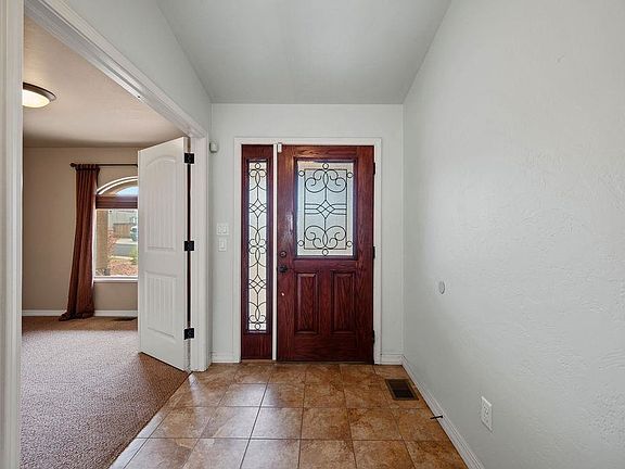 5th image of 204 Vista Hills Dr