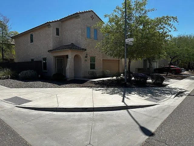 3 bed, 2.5 bath, 2094 sqft, $2,650 — Photo 2