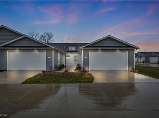 132 Acorn Ln, Elyria, OH 44035