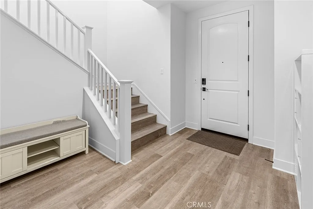 3 bed, 2.5 bath, 1849 sqft, $5,000 — Photo 3