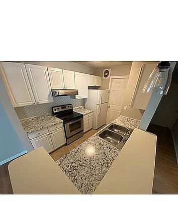 5th image of 2317 Vicente Ct Unit 101