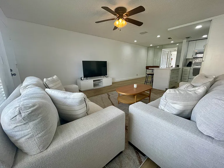1100 Crystal Lake Dr #207 — Photo 6