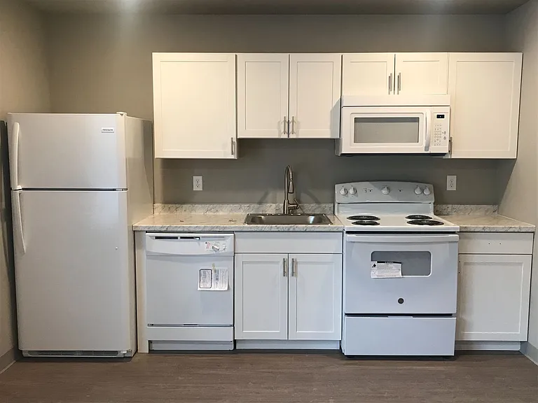 327 W Seneca — Photo 15