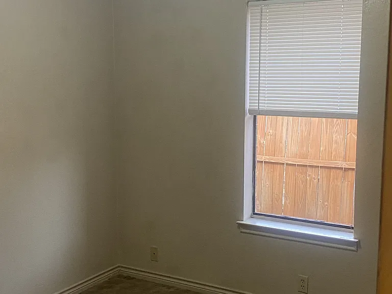 1204 Lindsey Ln #B — Photo 11