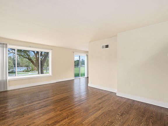 4th image of 33 Michael Rd