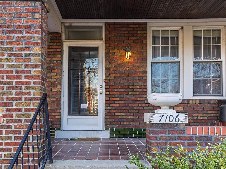 7106 Forsyth Blvd — Photo 2