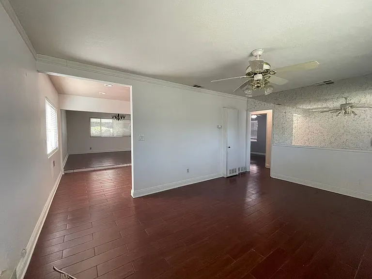 11919 Cheshire St — Photo 4